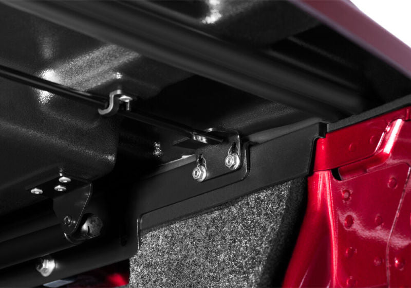 Load image into Gallery viewer, UnderCover 19-20 Chevy Silverado 1500 6.5ft Lux Bed Cover - Pull Me Over Red
