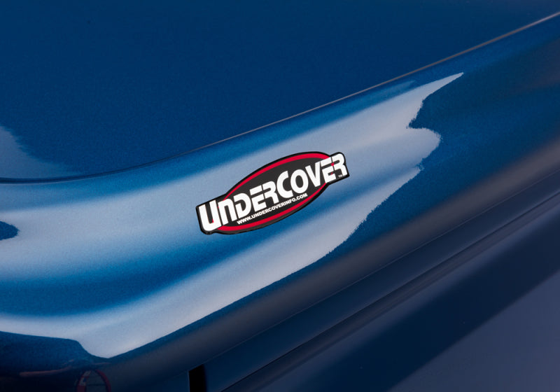 Load image into Gallery viewer, UnderCover 07-13 Chevy Silverado 1500 6.5ft SE Smooth Bed Cover - Ready To Paint
