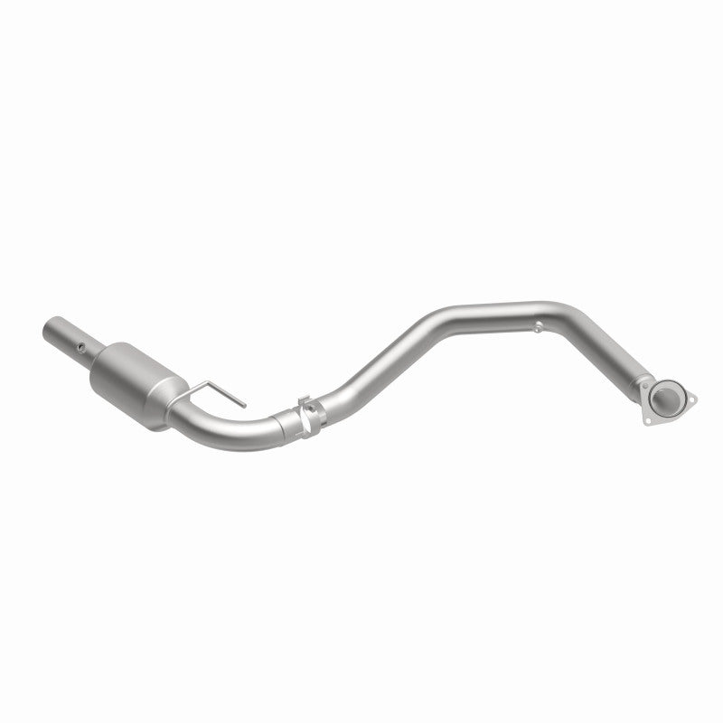 Load image into Gallery viewer, MagnaFlow 2009 Chevrolet Express 4500 V8 6.0L Left Underbody Catalytic Converter

