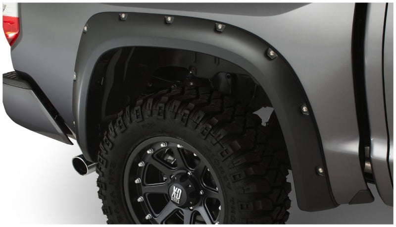 Load image into Gallery viewer, Bushwacker 14-18 Toyota Tundra Fleetside Pocket Style Flares 2pc 66.7/78.7/97.6in Bed - Black
