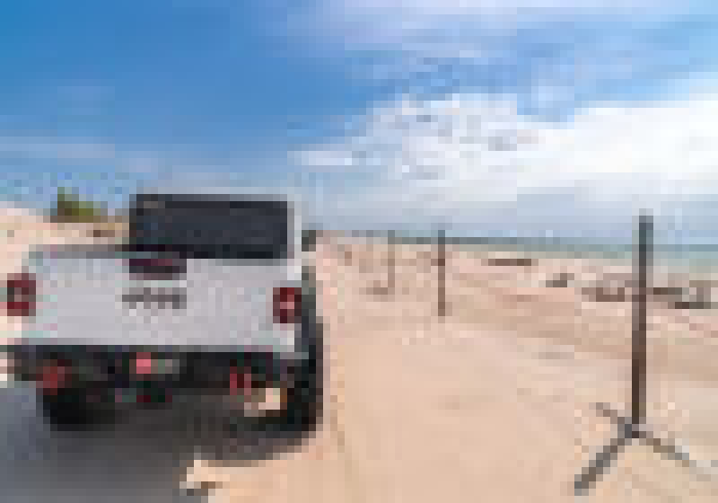 Load image into Gallery viewer, BAK 2020 Jeep Gladiator 5ft Bed BAKFlip MX4
