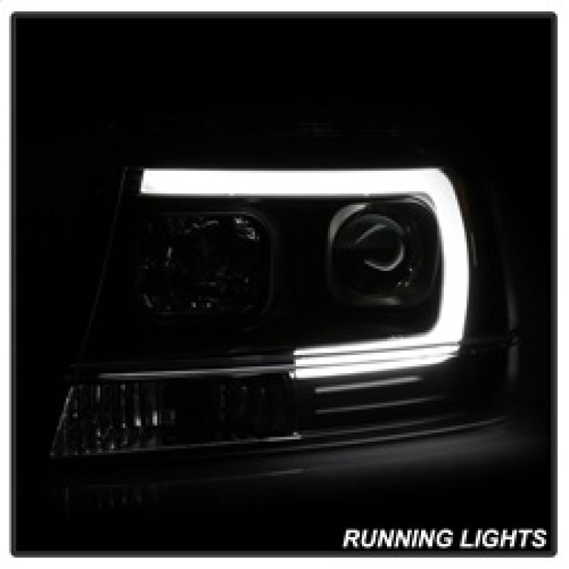 Load image into Gallery viewer, Spyder 99-04 Jeep Grand Cherokee Projector Headlights - Light Bar DRL LED - Black
