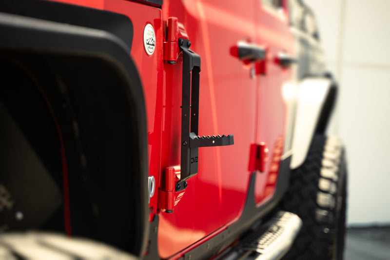Load image into Gallery viewer, DV8 Offroad 07-23 Jeep Gladiator/Wrangler JT/JK/JL Hinge Mounted Step
