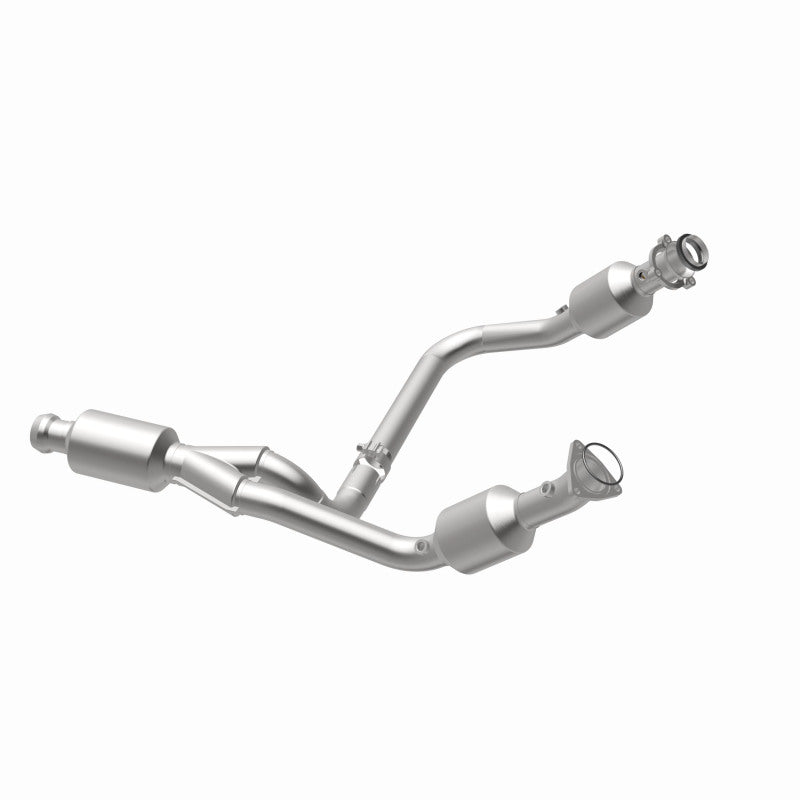 Load image into Gallery viewer, Magnaflow 14-15 Chevrolet Silverado 1500 Underbody 4.3L / 5.3L Direct-Fit Catalytic Converter
