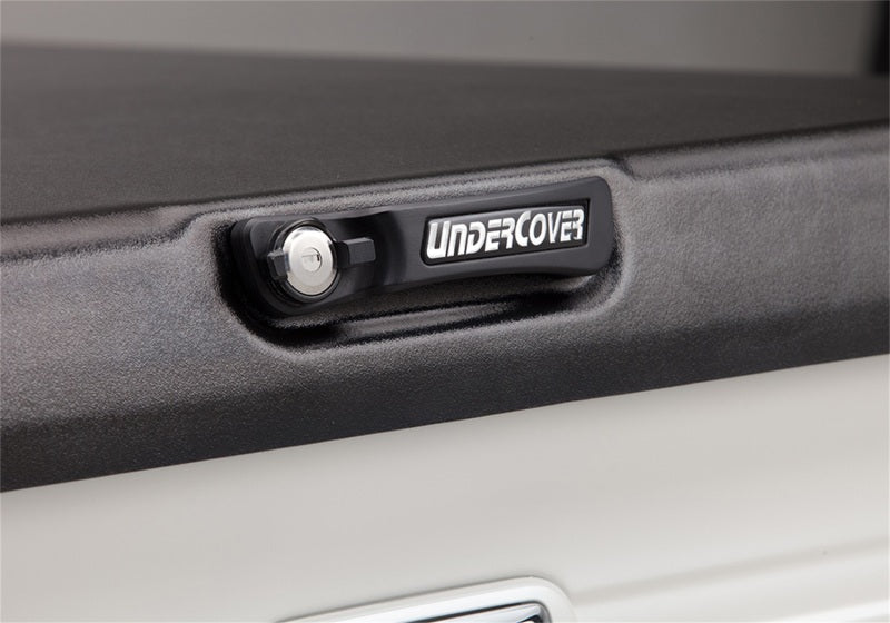 Load image into Gallery viewer, UnderCover 19-20 GMC Sierra 1500 (w/o MultiPro TG) 6.5ft Elite Bed Cover - Black Textured
