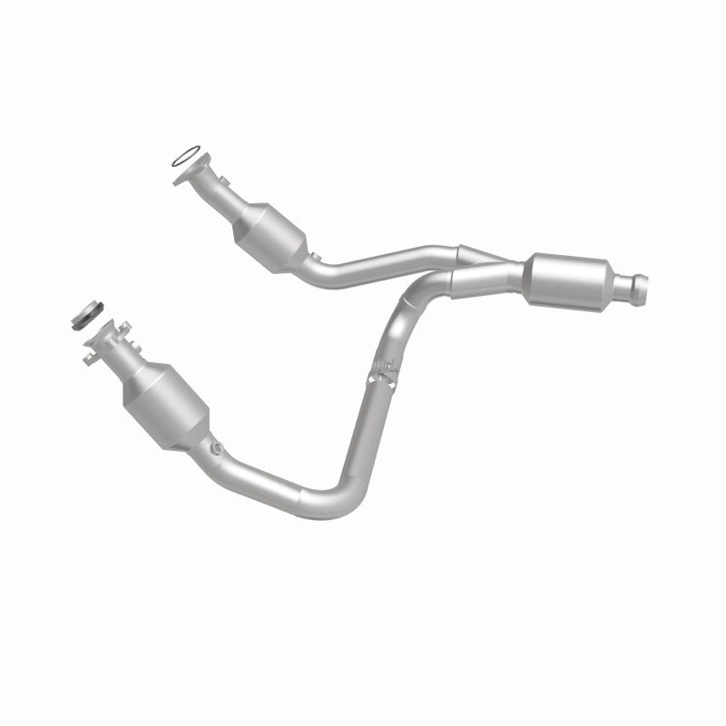 Load image into Gallery viewer, Magnaflow 14-15 Chevrolet Silverado 1500 Underbody 4.3L / 5.3L Direct-Fit Catalytic Converter
