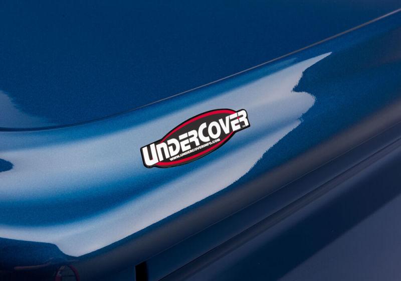 Load image into Gallery viewer, UnderCover 14-18 Chevy Silverado 1500 (19 Legacy) 5.8ft Lux Bed Cover - Summit White

