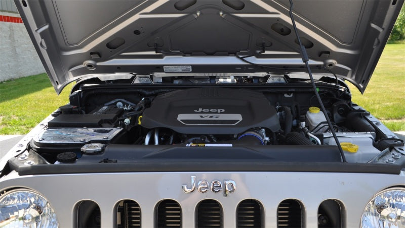 Load image into Gallery viewer, Volant 12-18 Jeep Wrangler 3.6L V6 Pro5 Closed Box Air Intake System
