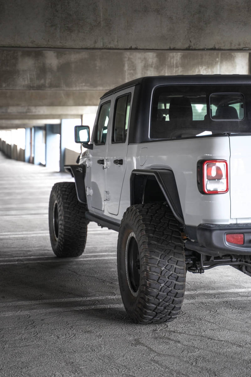 Load image into Gallery viewer, DV8 Offroad 20-23 Jeep Gladiator JT Spec Series Fender Flares
