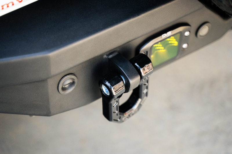 Load image into Gallery viewer, DV8 Offroad Elite Series D-Ring Shackles - Pair (Black)
