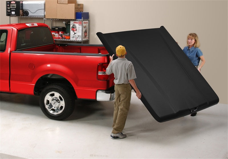 Load image into Gallery viewer, UnderCover 14-18 Chevy Silverado 1500 (19 Legacy) 5.8ft Elite Bed Cover - Black Textured
