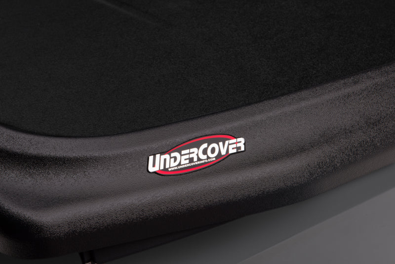 Load image into Gallery viewer, UnderCover 07-13 Chevy Silverado 1500 / 07-14 2500/3500 HD 6.5ft SE Bed Cover - Black Textured
