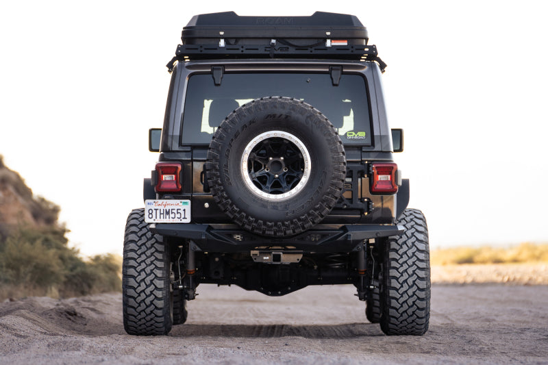 Load image into Gallery viewer, DV8 Offroad 18-23 Wrangler JL Spec Series Rear Bumper
