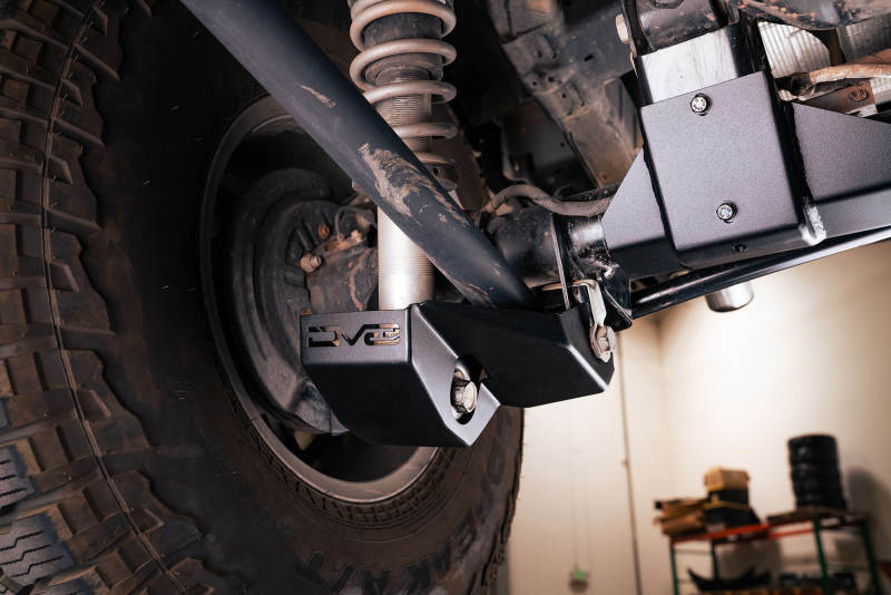 Load image into Gallery viewer, DV8 Offroad 2021-2022 Ford Bronco Rear Shock Guard Skid Plates
