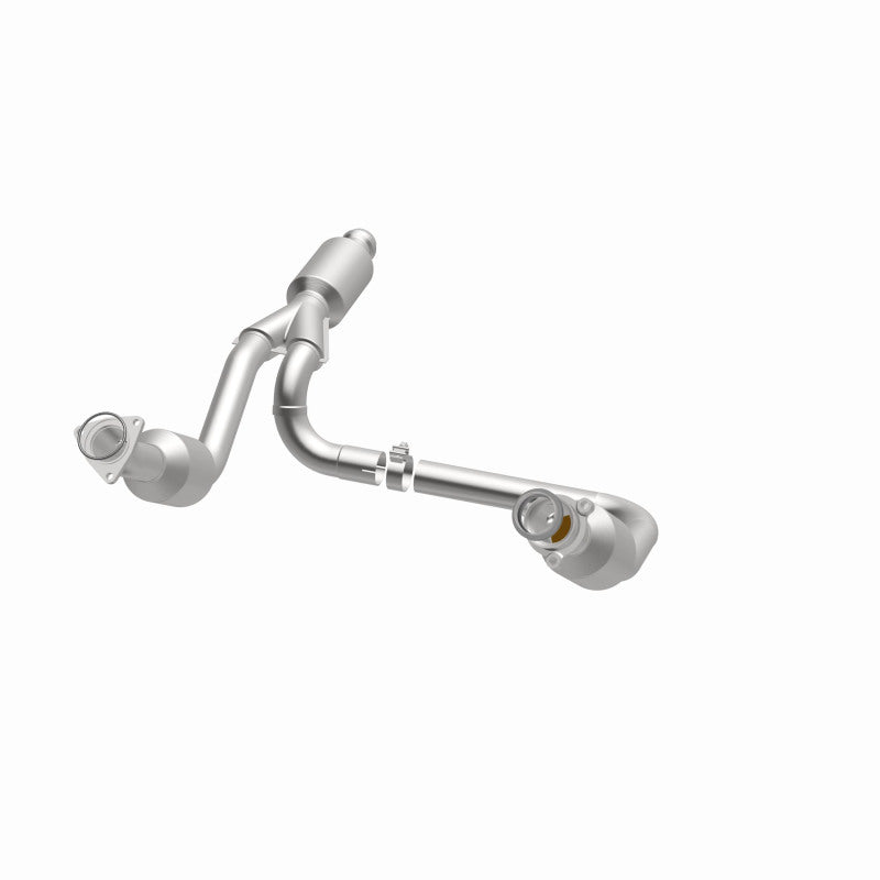 Load image into Gallery viewer, Magnaflow 14-15 Chevrolet Silverado 1500 5.3L Direct-Fit Catalytic Converter
