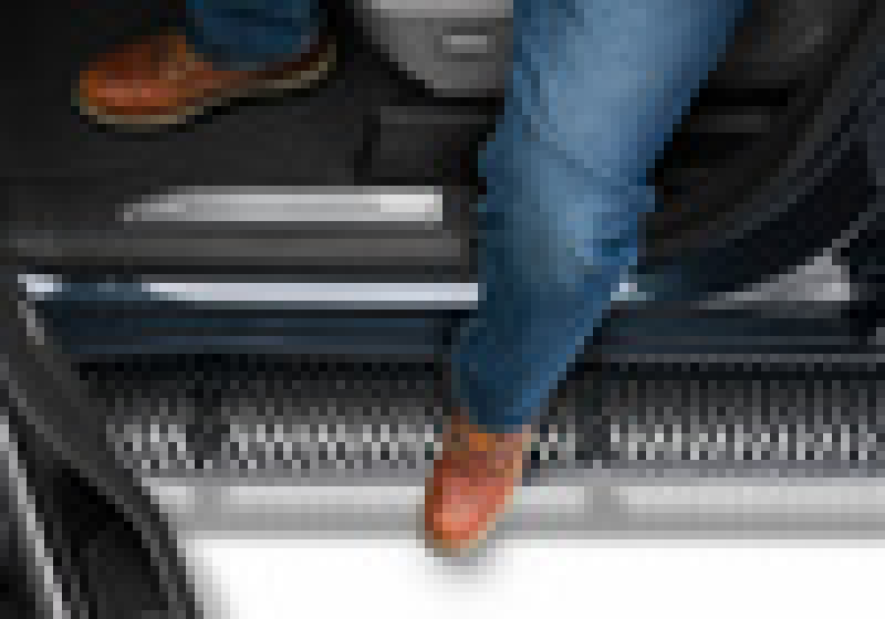 Load image into Gallery viewer, N-Fab Growler Fleet 19-20 Chevy/GMC 1500 Double Cab - Cab Length - Tex. Black
