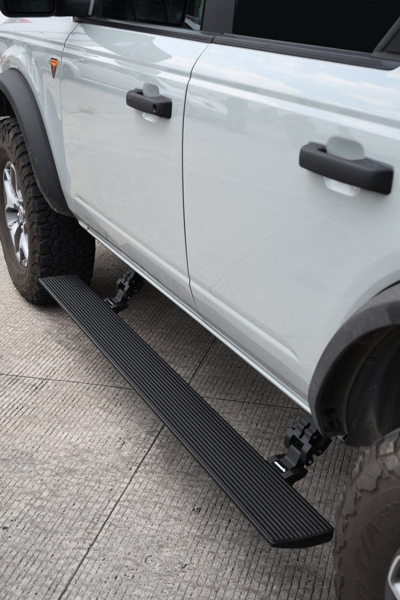 Load image into Gallery viewer, RealTruck 21-24 Ford Bronco 4dr VoltStep Electric Running Board Kit (No Drill) - Tex. Blk
