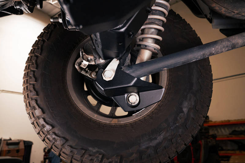 Load image into Gallery viewer, DV8 Offroad 2021-2022 Ford Bronco Rear Shock Guard Skid Plates
