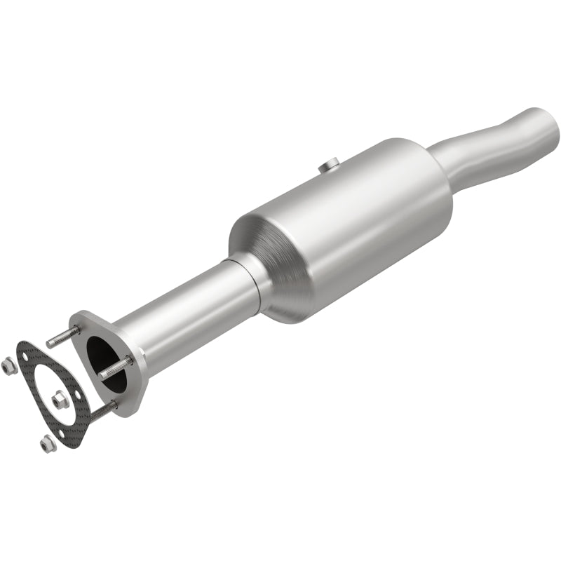 Load image into Gallery viewer, MagnaFlow 16-19 Ford E-450 Super Duty Base V10 6.8L Underbody Direct-Fit Catalytic Converter
