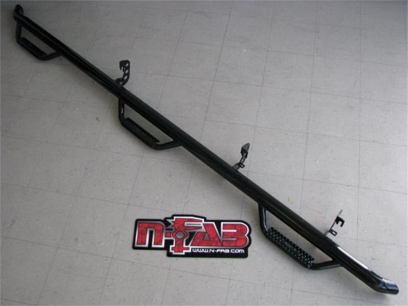 Load image into Gallery viewer, N-Fab Nerf Step 01-06 Chevy-GMC 2500/3500 Crew Cab 6.5ft Bed - Gloss Black - Bed Access - 3in
