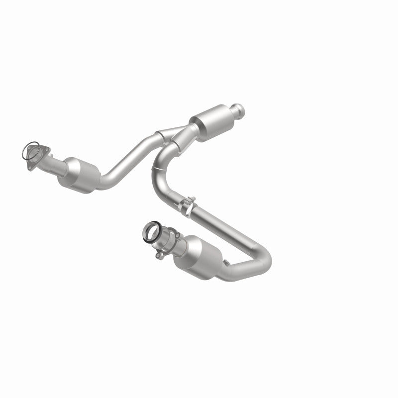 Load image into Gallery viewer, Magnaflow 14-15 Chevrolet Silverado 1500 Underbody 4.3L / 5.3L Direct-Fit Catalytic Converter
