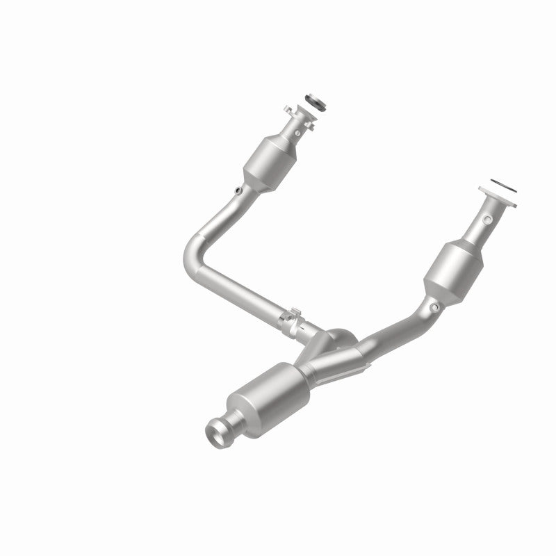 Load image into Gallery viewer, Magnaflow 14-15 Chevrolet Silverado 1500 Underbody 4.3L / 5.3L Direct-Fit Catalytic Converter
