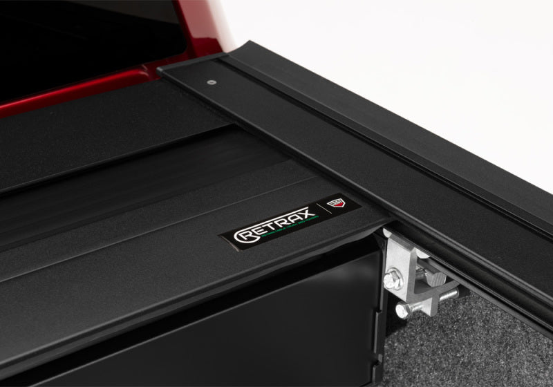 Load image into Gallery viewer, Retrax 14-18 Chevy &amp; GMC 6.5ft Bed RetraxONE XR
