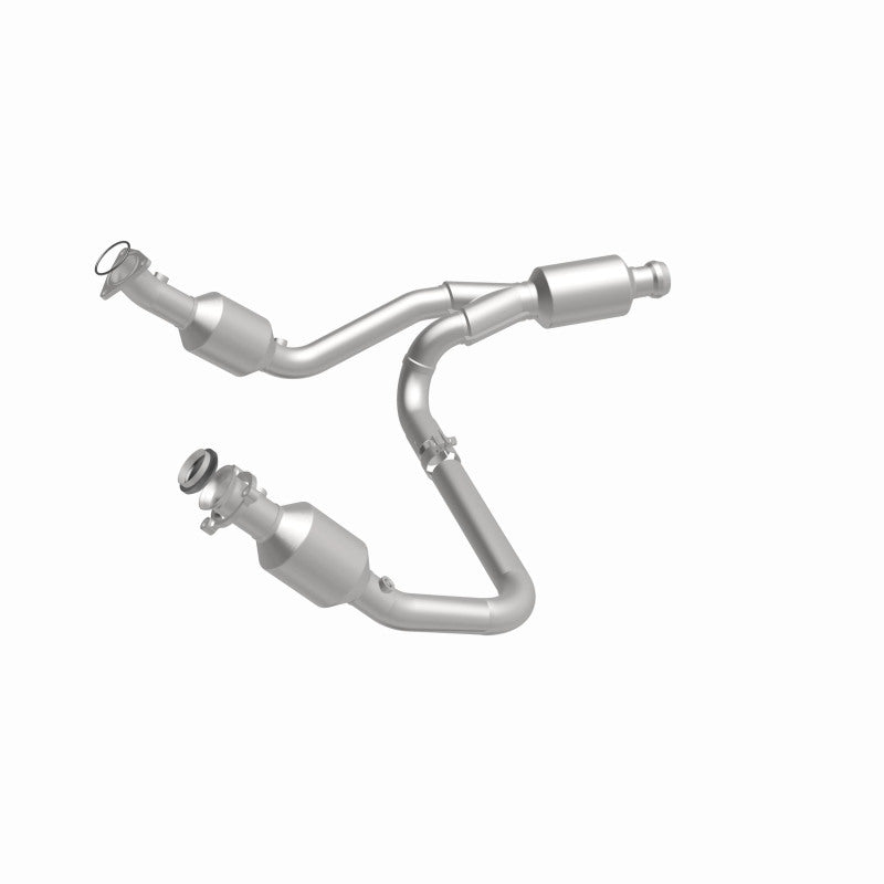 Load image into Gallery viewer, Magnaflow 14-15 Chevrolet Silverado 1500 Underbody 4.3L / 5.3L Direct-Fit Catalytic Converter
