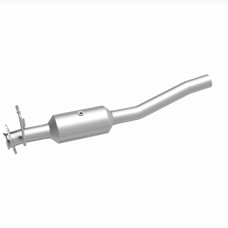 Load image into Gallery viewer, MagnaFlow 16-19 Ford F-53 V10 6.8L Underbody Direct-Fit Catalytic Converter
