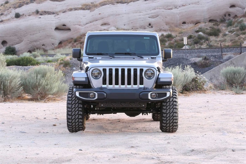 Load image into Gallery viewer, Fabtech 20-21 Jeep JT 4WD Gas 3in Trail w/Dlss Shks
