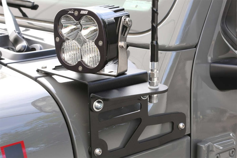 Load image into Gallery viewer, Fabtech 18-21 Jeep JL/JT Antenna Light Bracket Kit (Non-Adjustable)
