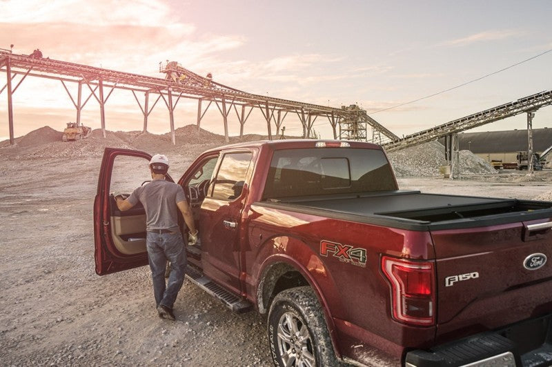 Load image into Gallery viewer, Roll-N-Lock 17-19 Ford F-250/F-350 Super Duty SB 80-3/8in A-Series Retractable Tonneau Cover

