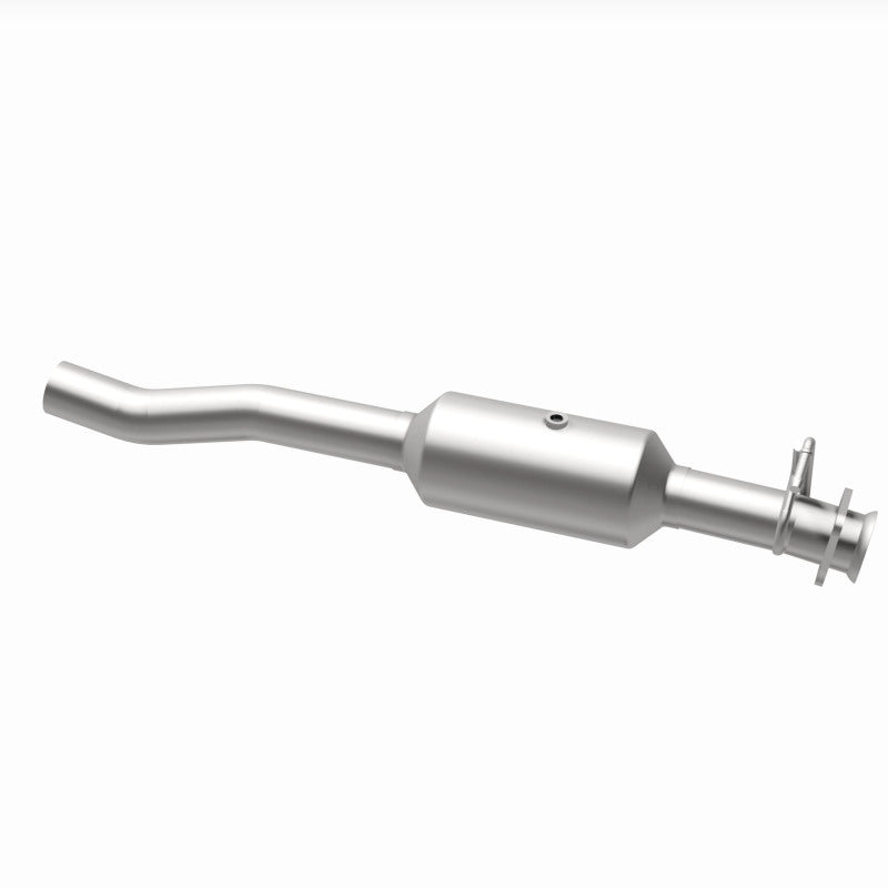 Load image into Gallery viewer, MagnaFlow 16-19 Ford F-650 V10 6.8L Underbody Direct Fit Catalytic Converter
