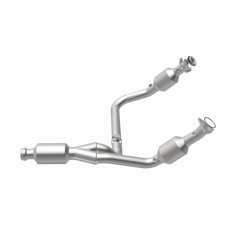 Load image into Gallery viewer, Magnaflow 14-15 Chevrolet Silverado 1500 Underbody 4.3L / 5.3L Direct-Fit Catalytic Converter
