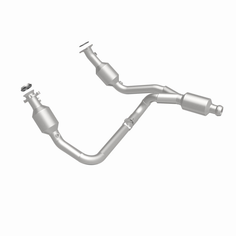 Load image into Gallery viewer, Magnaflow 14-15 Chevrolet Silverado 1500 Underbody 4.3L / 5.3L Direct-Fit Catalytic Converter
