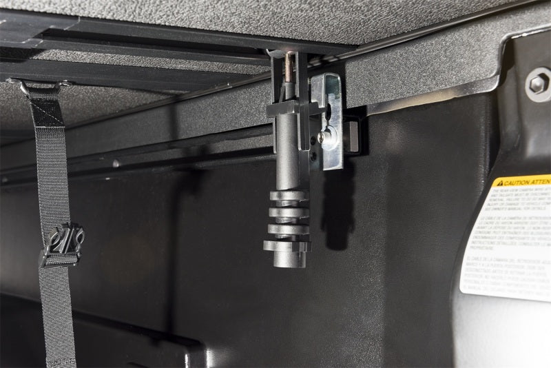 Load image into Gallery viewer, Extang 14-16 Toyota Tundra (6.5ft) (Works w/o Rail System) Solid Fold 2.0
