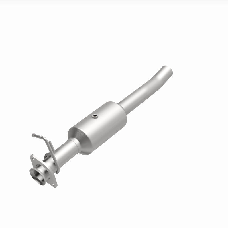 Load image into Gallery viewer, MagnaFlow 16-19 Ford F-650 V10 6.8L Underbody Direct Fit Catalytic Converter
