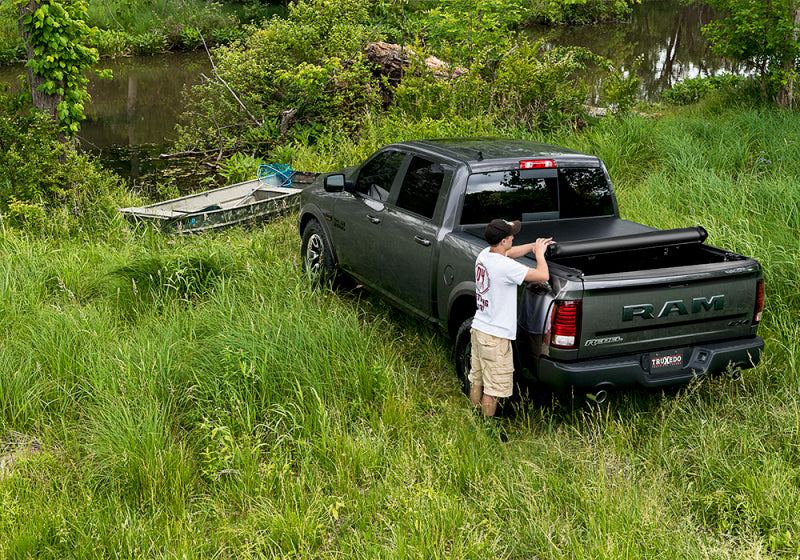 Load image into Gallery viewer, Truxedo 04-15 Nissan Titan 5ft 6in Deuce Bed Cover
