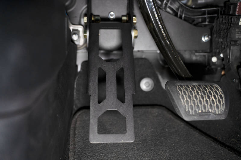 Load image into Gallery viewer, DV8 Offroad 18-20 Jeep Wrangler JL Adjustable Dead Pedal
