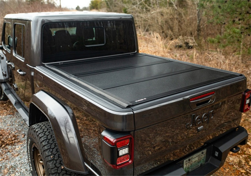 Load image into Gallery viewer, UnderCover 20-21 Jeep Gladiator 5ft Armor Flex Bed Cover
