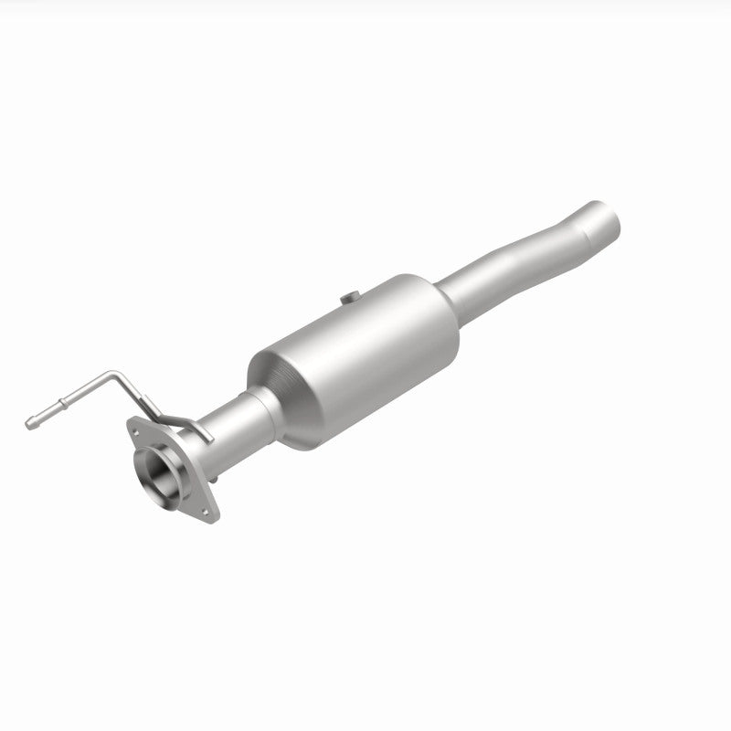 Load image into Gallery viewer, MagnaFlow 18-19 Ford F-450 Super Duty V10 6.8L Underbody Direct Fit Catalytic Converter
