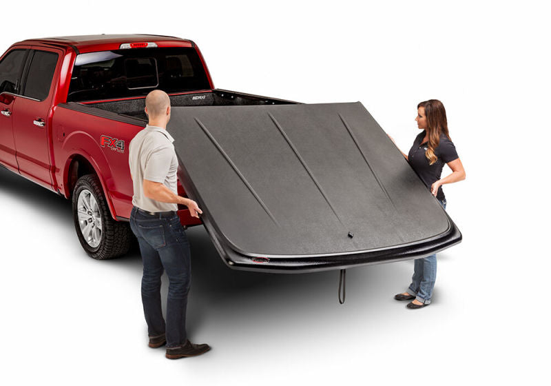 Load image into Gallery viewer, UnderCover 15-20 Ford F-150 5.5ft SE Bed Cover - Black Textured
