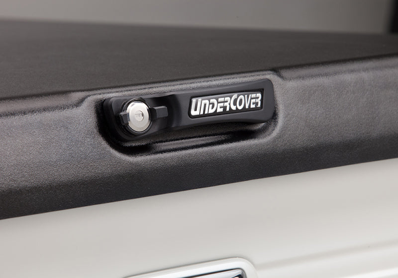 Load image into Gallery viewer, UnderCover 19-20 GMC Sierra 1500 (w/o MultiPro TG) 6.5ft Elite Bed Cover - Black Textured
