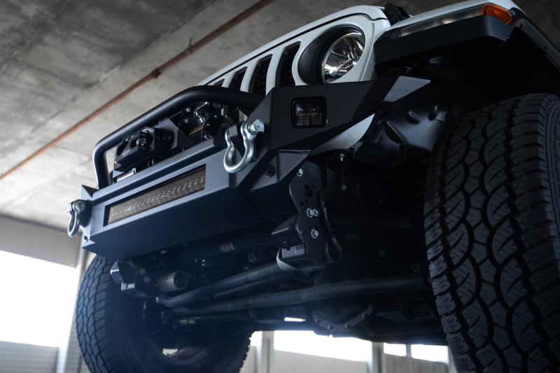 Load image into Gallery viewer, DV8 Offroad 18-23 Jeep Wrangler JL / 20-23 Jeep Gladiator JT FS-7 Mid-Width Winch Front Bumper
