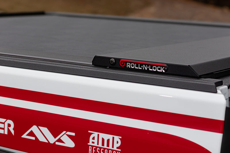 Load image into Gallery viewer, Roll-N-Lock 2020 Jeep Gladiator 5ft bed M-Series Retractable Tonneau Cover
