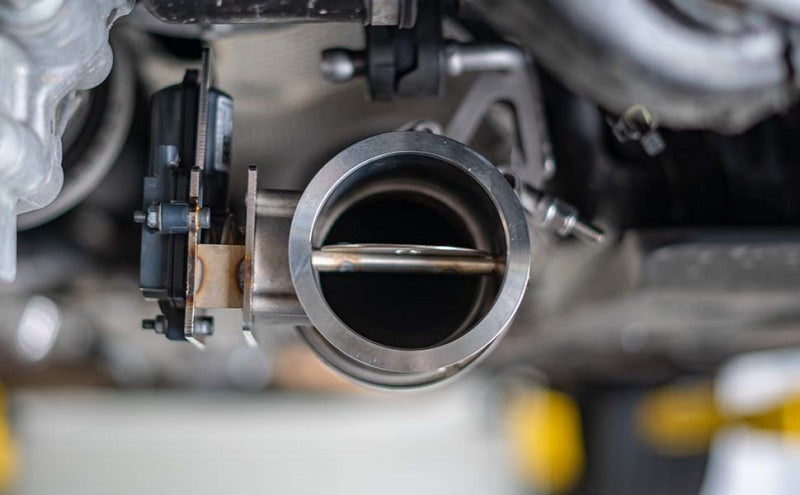 Load image into Gallery viewer, MagnaFlow 2018 Ford Mustang V8-5.0LGAS Exhaust Acc - 2.5in ID/OD - 304SS - Integrated V-Band Flanges
