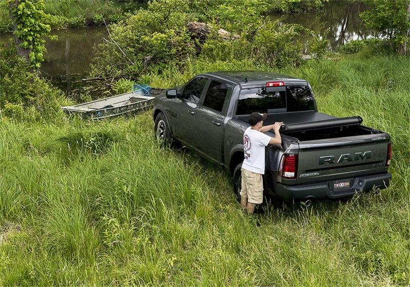 Load image into Gallery viewer, Truxedo 04-15 Nissan Titan 5ft 6in Deuce Bed Cover
