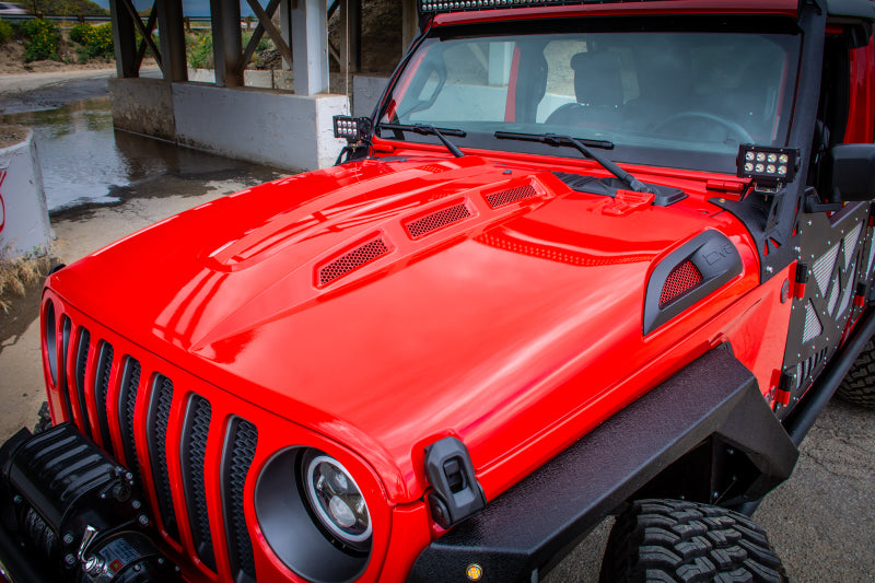Load image into Gallery viewer, DV8 Offroad 18+ Jeep JL Heat Dispersion Hood - Primer Black
