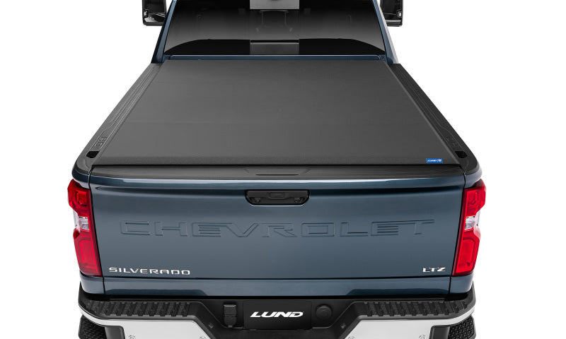 Load image into Gallery viewer, Lund 07-17 Chevy Silverado 1500 (5.5ft. Bed) Genesis Elite Roll Up Tonneau Cover - Black
