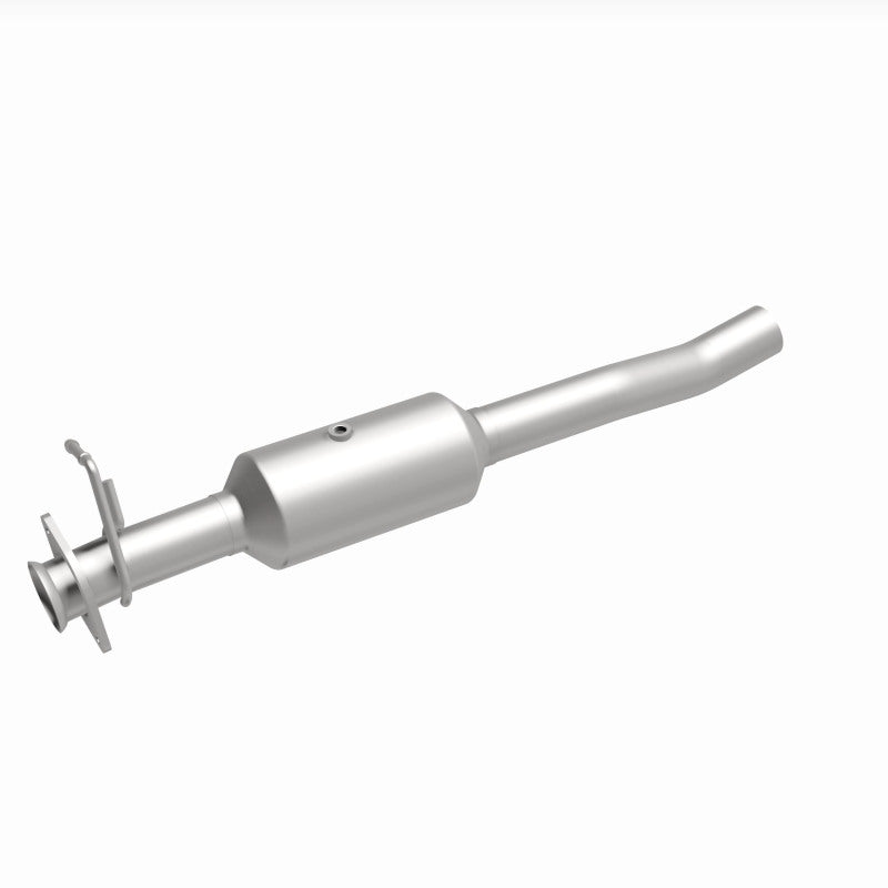 Load image into Gallery viewer, MagnaFlow 16-19 Ford F-650 V10 6.8L Underbody Direct Fit Catalytic Converter
